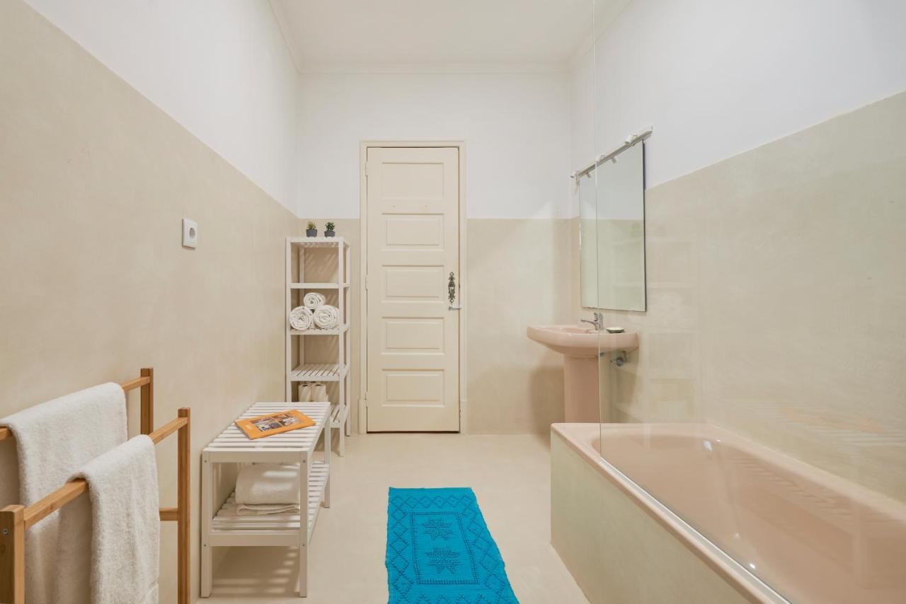 Light-Filled & Renovated Apartment, By Timecooler Lisboa Exteriér fotografie
