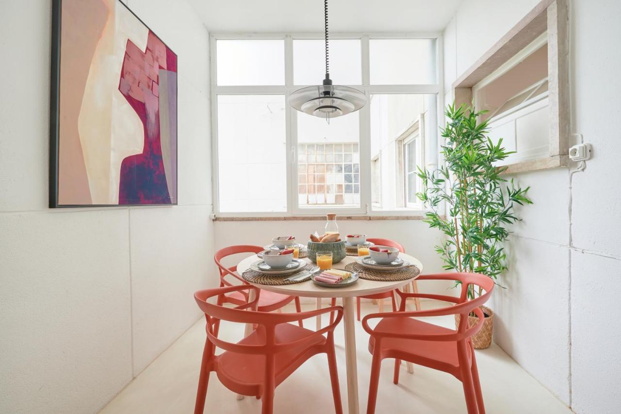 Light-Filled & Renovated Apartment, By Timecooler Lisboa Exteriér fotografie