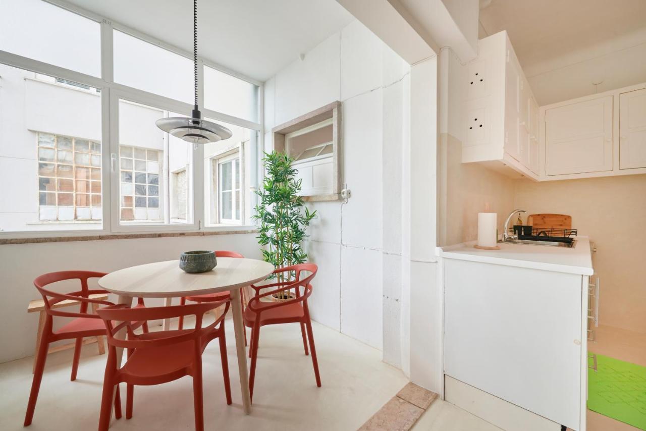 Light-Filled & Renovated Apartment, By Timecooler Lisboa Exteriér fotografie